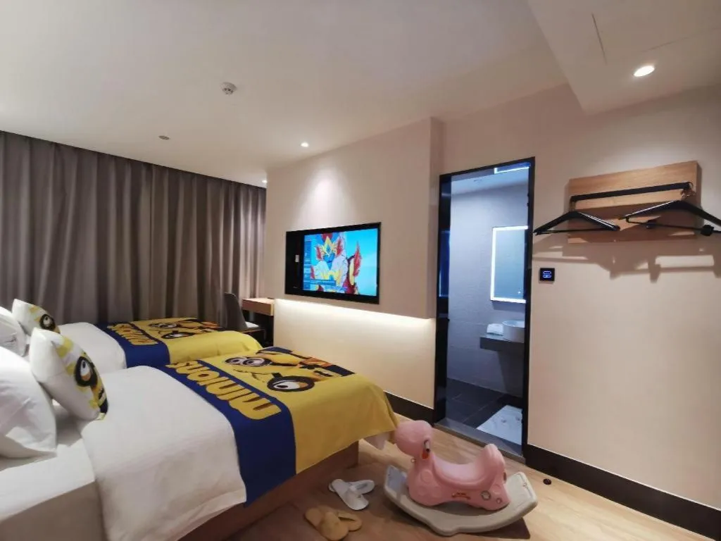 Bed in Green Tree Inn Express Shanghai Bund Yuyuan Xiaonanmen Metro Station