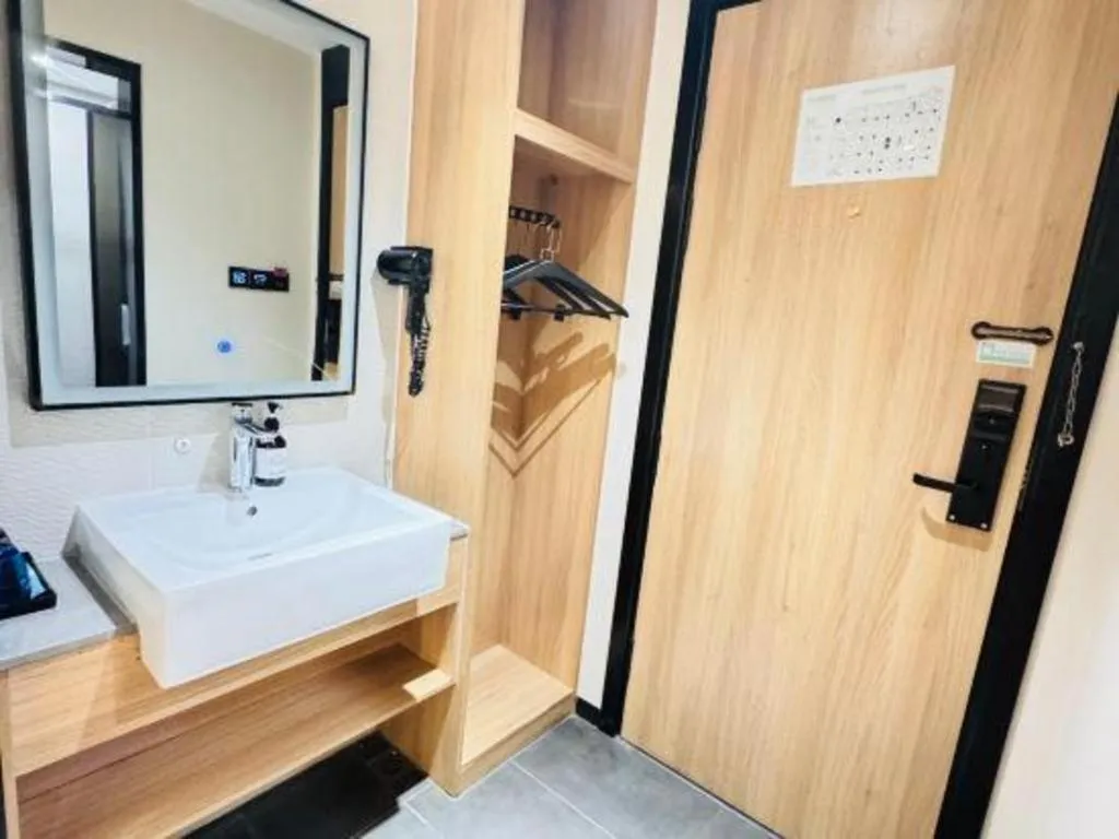 Green Tree Inn Express Shanghai Bund Yuyuan Xiaonanmen Metro Station