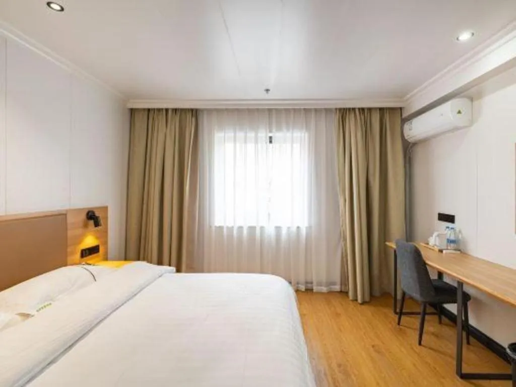 Bed in GreenTree Inn Express Shanghai Baoshan District Youyi Road Metro Station