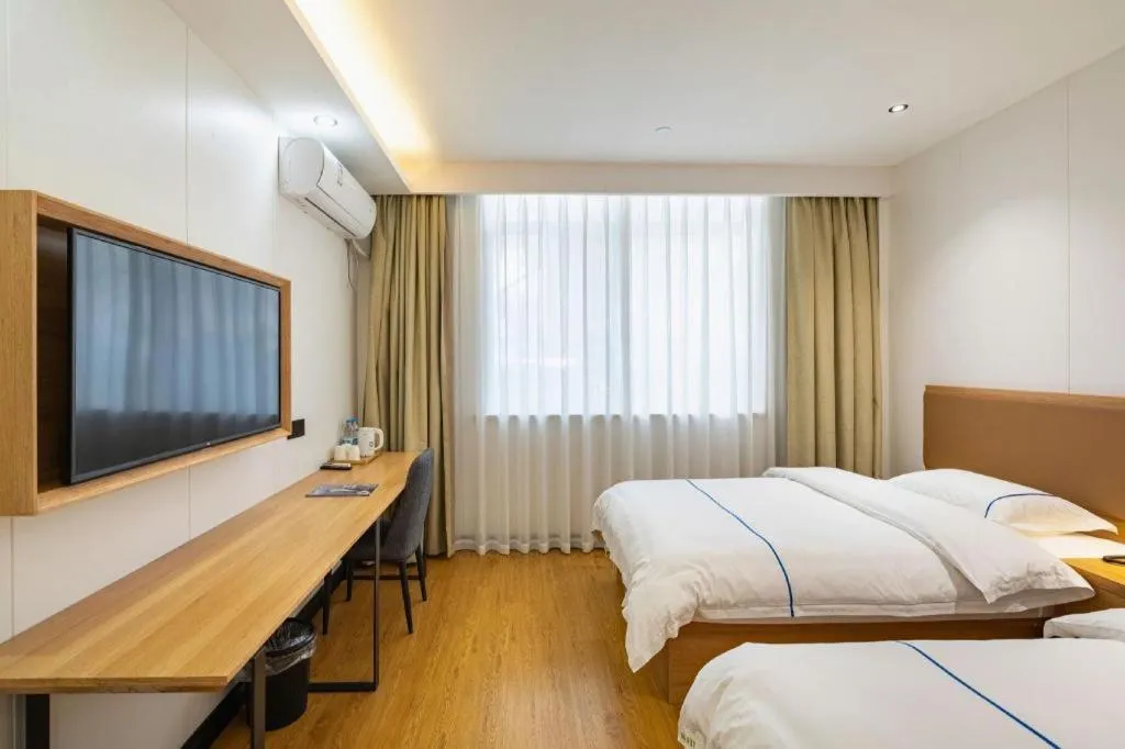 Bed in GreenTree Inn Express Shanghai Baoshan District Youyi Road Metro Station
