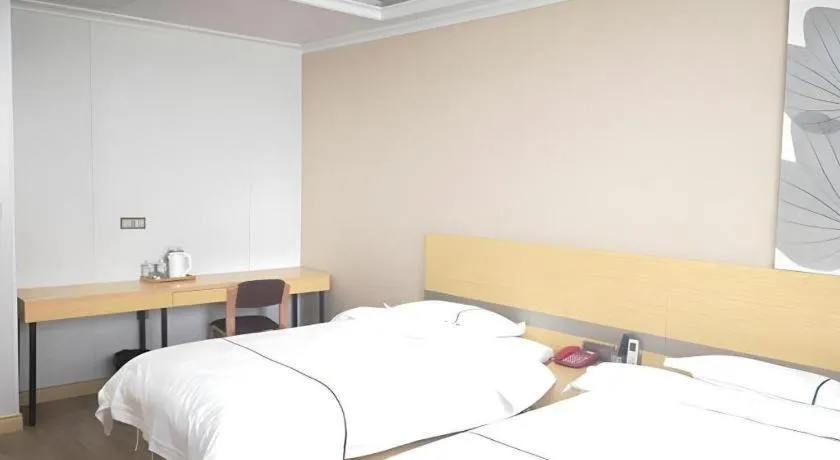 Bed in GreenTree Inn Express Shanghai Baoshan District Youyi Road Metro Station