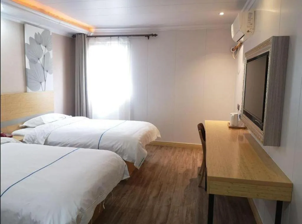 Bed in GreenTree Inn Express Shanghai Baoshan District Youyi Road Metro Station