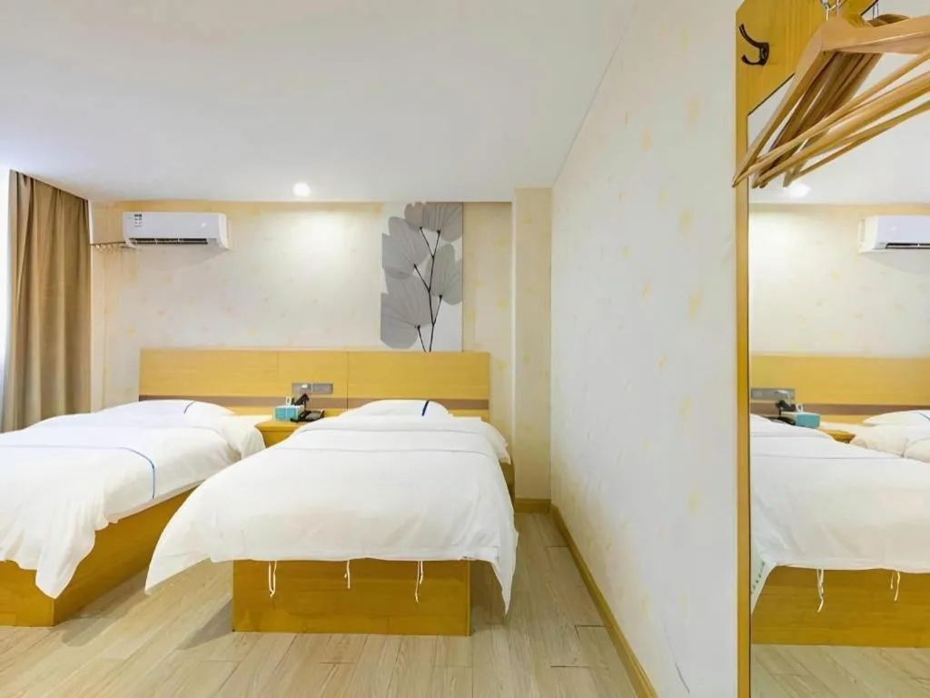 Bed in GreenTree Inn Express Shanghai Baoshan District Youyi Road Metro Station