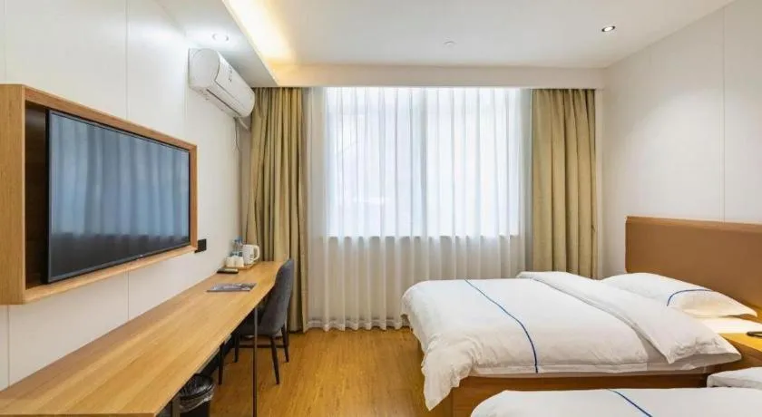 Bed in GreenTree Inn Express Shanghai Baoshan District Youyi Road Metro Station