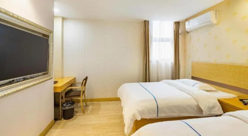 Bed in GreenTree Inn Express Shanghai Baoshan District Youyi Road Metro Station