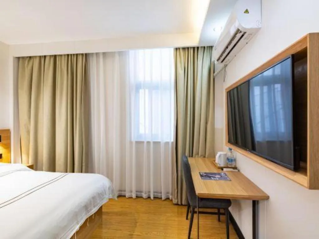 Bed in GreenTree Inn Express Shanghai Baoshan District Youyi Road Metro Station