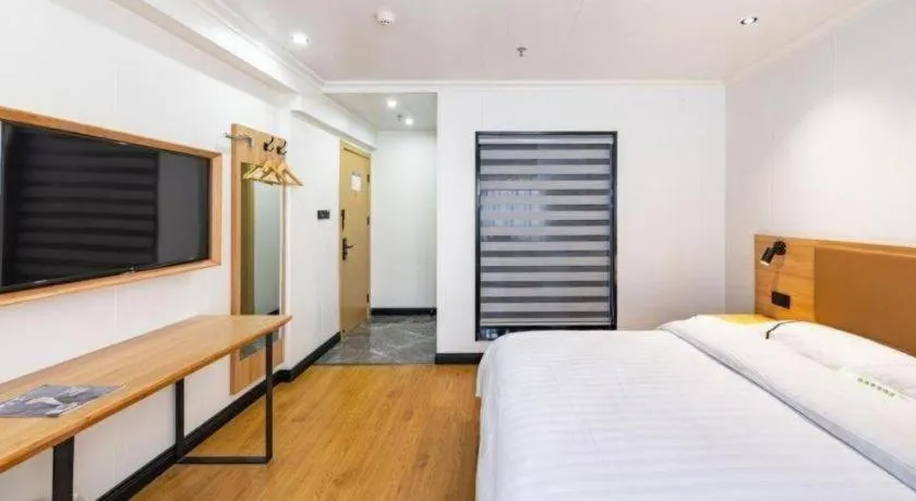 Bed in GreenTree Inn Express Shanghai Baoshan District Youyi Road Metro Station