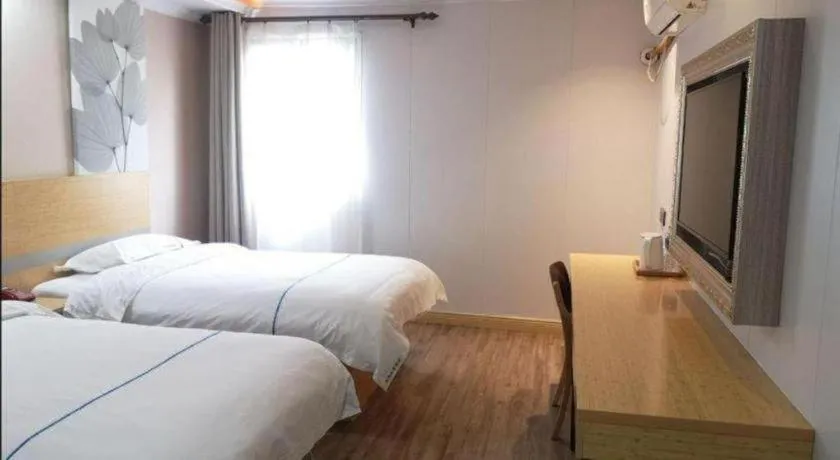 Bed in GreenTree Inn Express Shanghai Baoshan District Youyi Road Metro Station