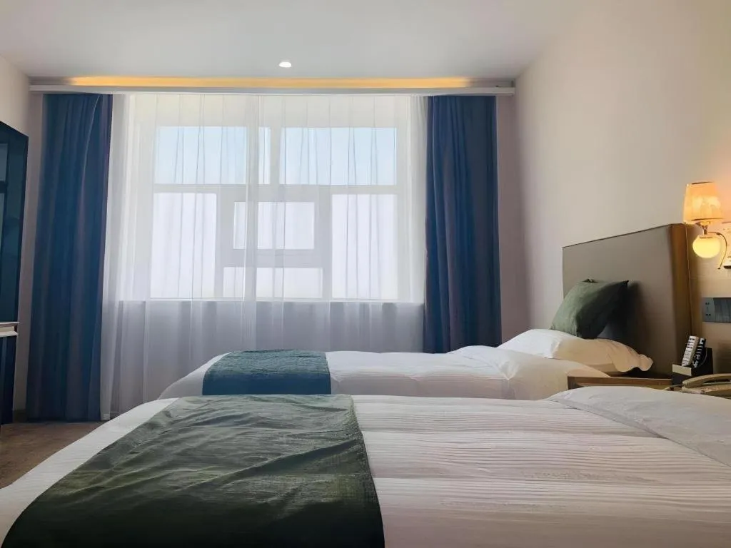 Bed in GreenTree Inn Express Xuzhou Pizhou Tiefu Town Bus station.