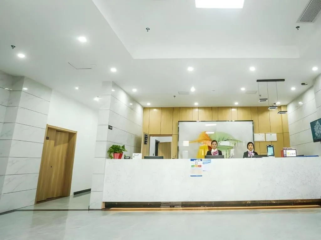 GreenTree Inn Express Xuzhou Pizhou Tiefu Town Bus station.