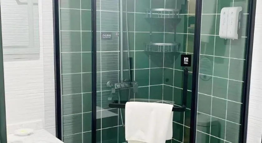 GreenTree Inn Express Xuzhou Pizhou Tiefu Town Bus station.