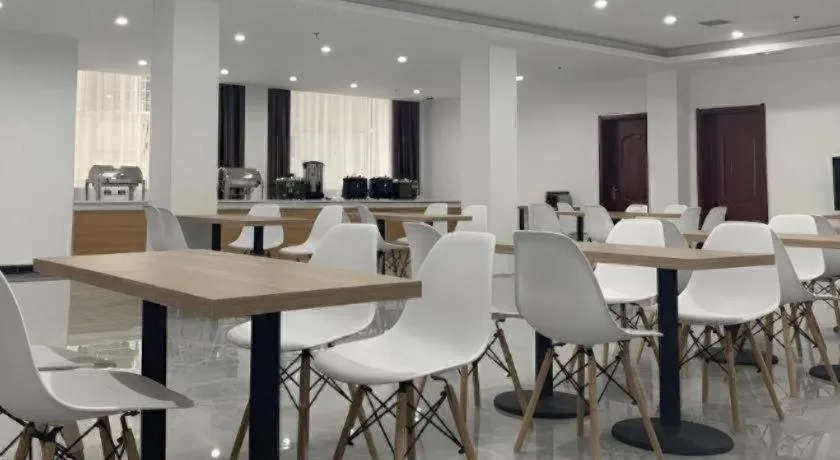 GreenTree Inn Express Xuzhou Pizhou Tiefu Town Bus station.