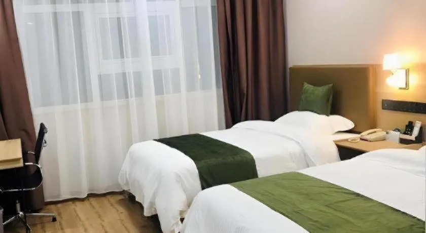 Bed in GreenTree Inn Express Xuzhou Pizhou Tiefu Town Bus station.