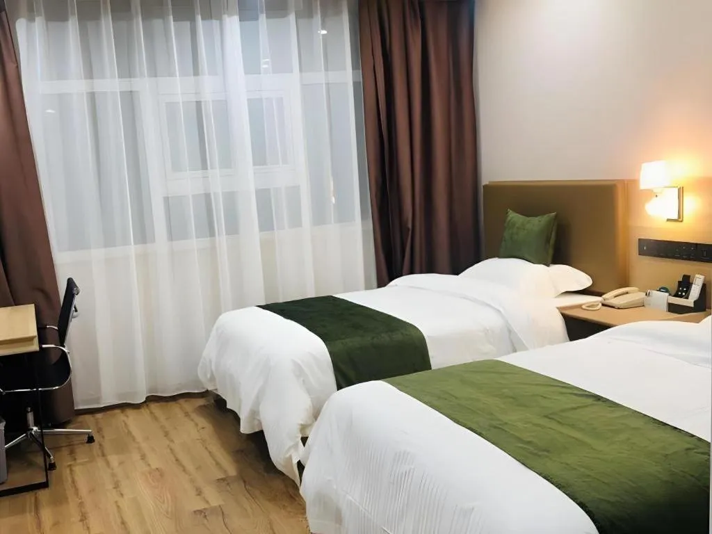 Bed in GreenTree Inn Express Xuzhou Pizhou Tiefu Town Bus station.