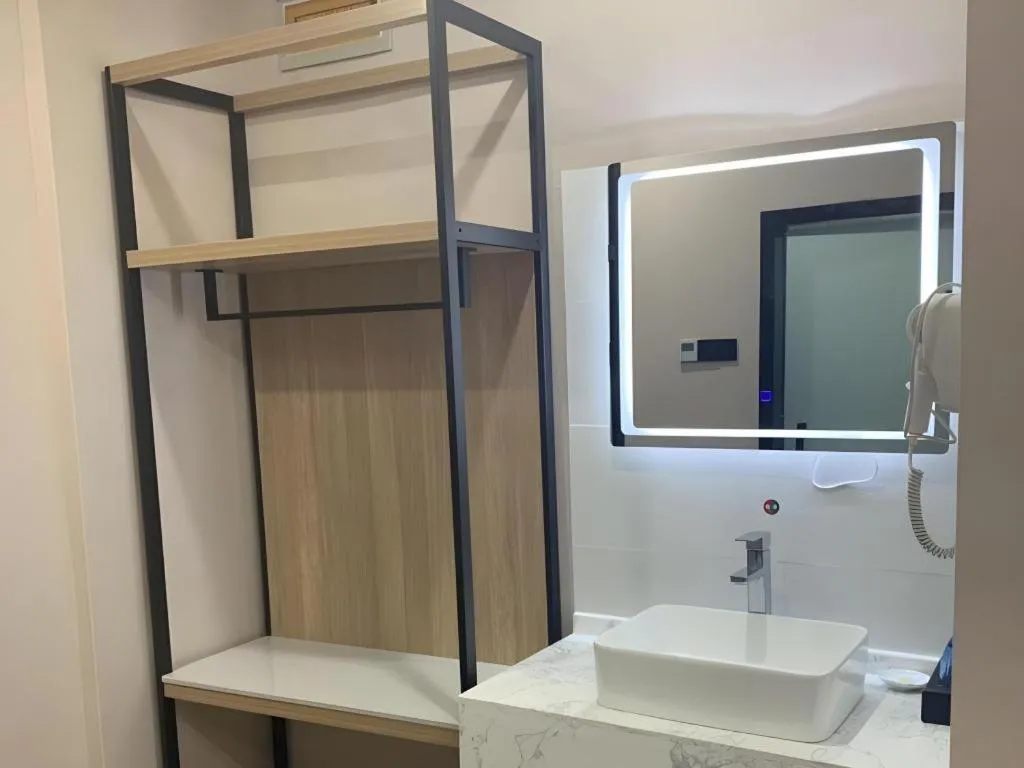 GreenTree Inn Express Xuzhou Pizhou Tiefu Town Bus station.