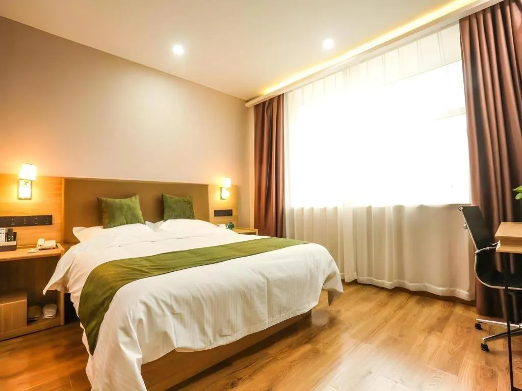 Bed in GreenTree Inn Express Xuzhou Pizhou Tiefu Town Bus station.