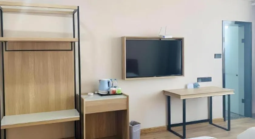 GreenTree Inn Express Xuzhou Pizhou Tiefu Town Bus station.