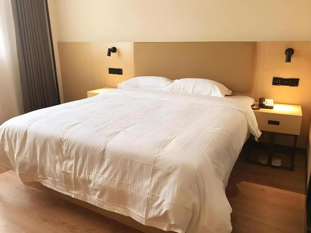 Bed in GreenTree Inn Express Yingtan Yujiang Railway Station