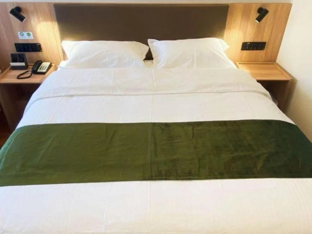 Bed in GreenTree Inn Express Beijing Fangshan District Doudian Road Jin Yuan