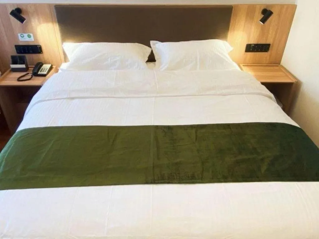 Bed in GreenTree Inn Express Beijing Fangshan District Doudian Road Jin Yuan