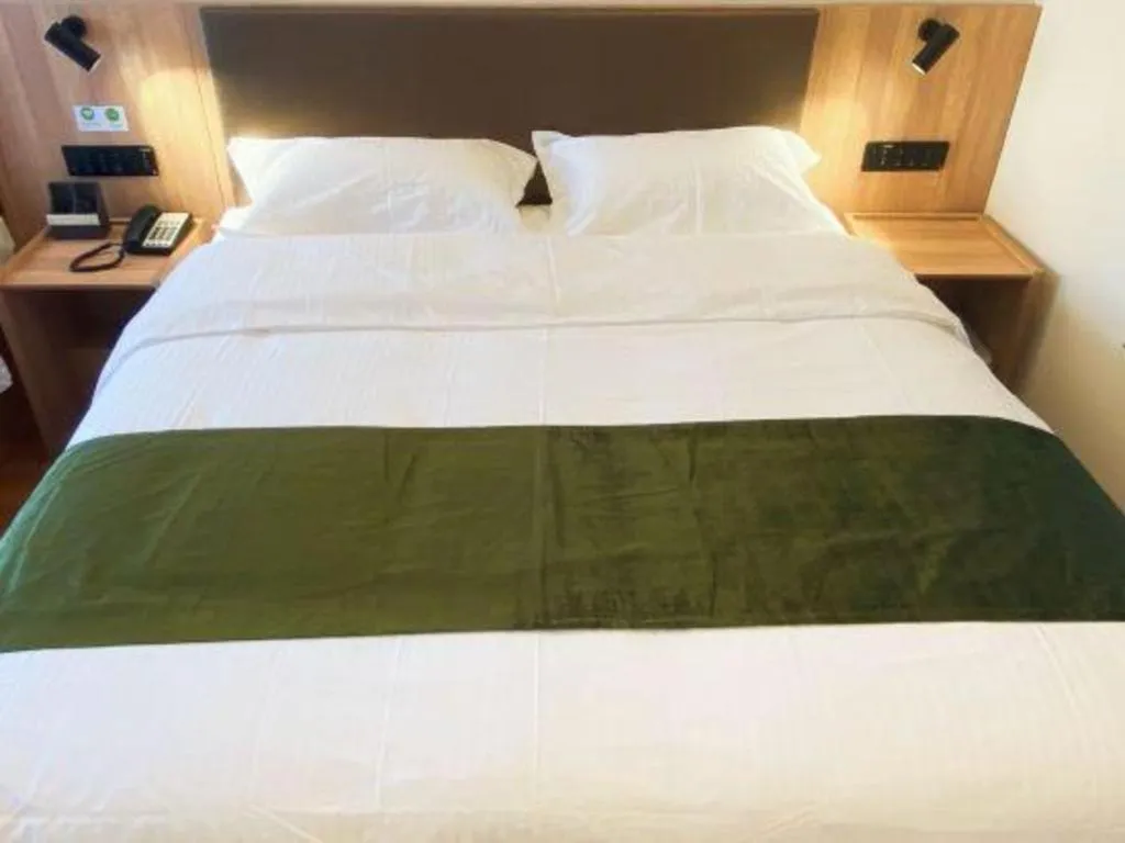 Bed in GreenTree Inn Express Beijing Fangshan District Doudian Road Jin Yuan