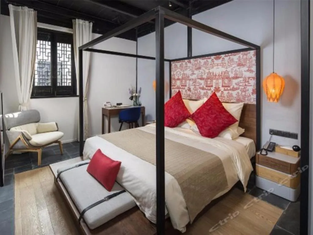 Bed in Blossom House Nanxun Qiushu Lane