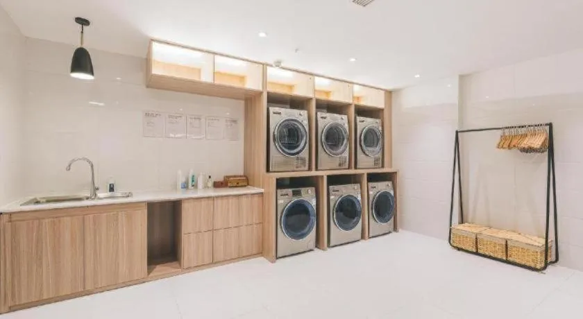 Atour Light Hotel Chengdu Wuhou Shuangnan Hongpailou Road