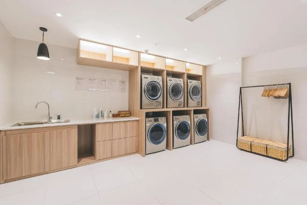 Atour Light Hotel Chengdu Wuhou Shuangnan Hongpailou Road