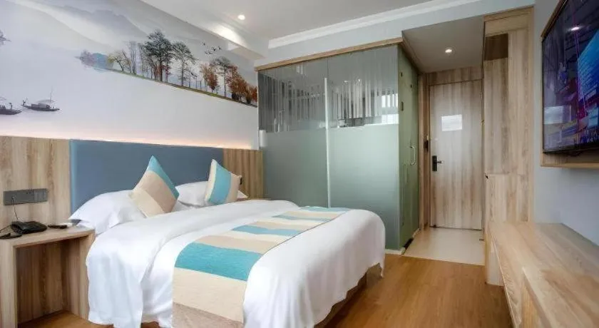 Bed in VX Hotel Hangzhou Banshan