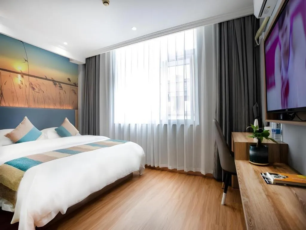 Bed in VX Hotel Hangzhou Banshan