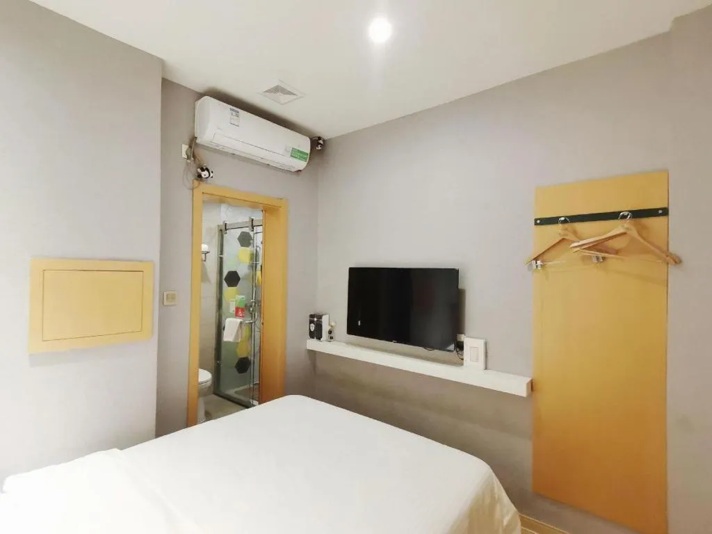 Bed in Vatica Hotel Hefei Yaohai Longgang Subway Station