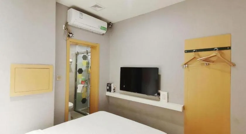 Bed in Vatica Hotel Hefei Yaohai Longgang Subway Station