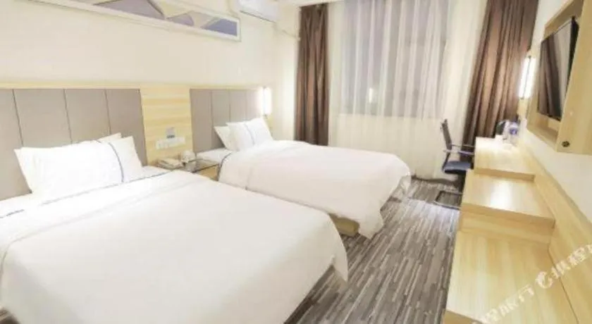 Bed in City Comfort Inn Changsha Window of the World Zhongmao City