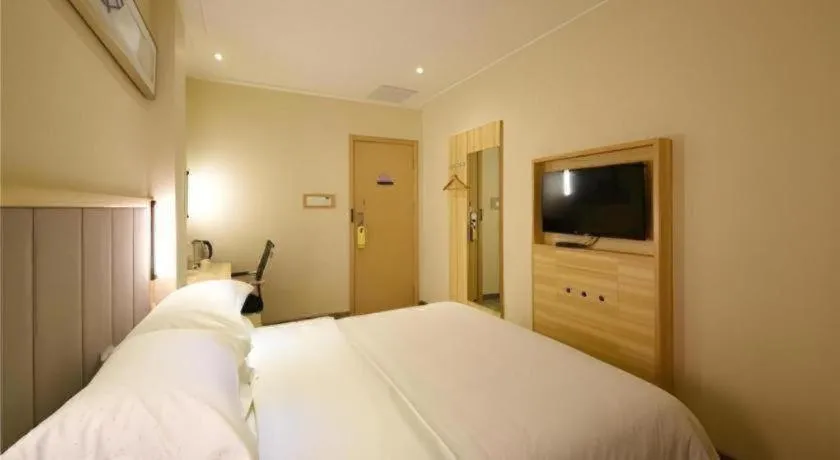 Bed in City Comfort Inn Changsha Window of the World Zhongmao City