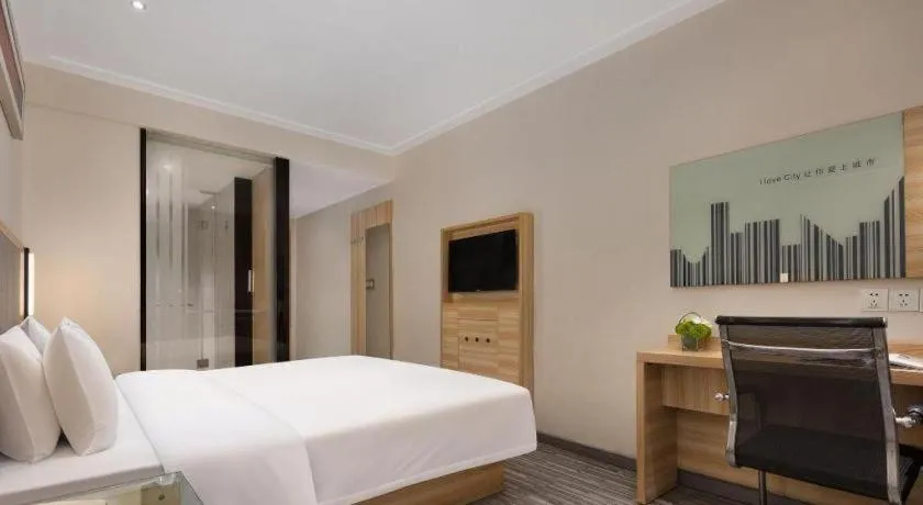 Bed in City Comfort Inn Changsha Window of the World Zhongmao City