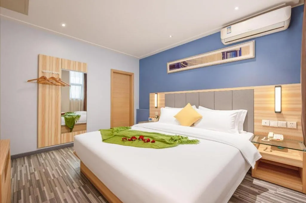 Bed in City Comfort Inn Changsha Window of the World Zhongmao City