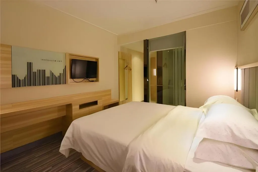 Bed in City Comfort Inn Changsha Window of the World Zhongmao City