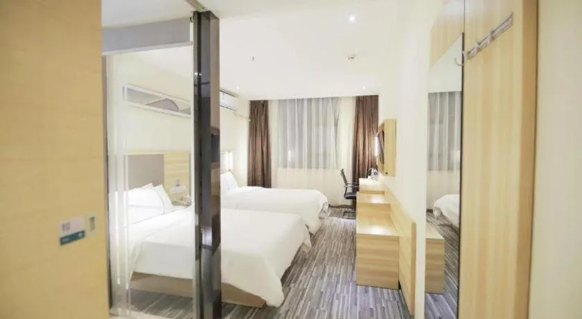 Bed in City Comfort Inn Changsha Window of the World Zhongmao City