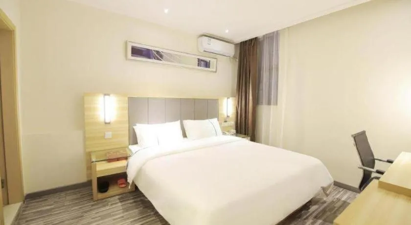 Bed in City Comfort Inn Changsha Window of the World Zhongmao City