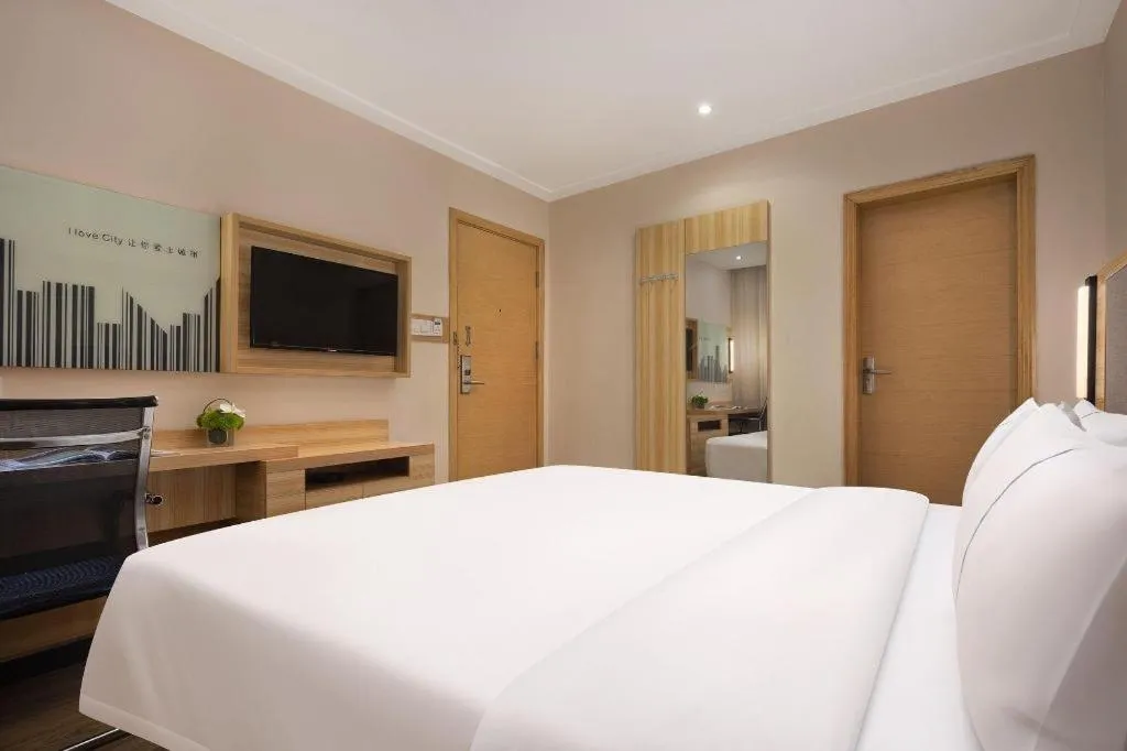 Bed in City Comfort Inn Changsha Window of the World Zhongmao City