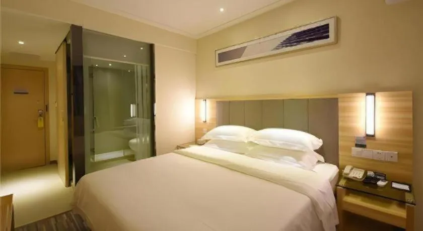 Bed in City Comfort Inn Changsha Window of the World Zhongmao City