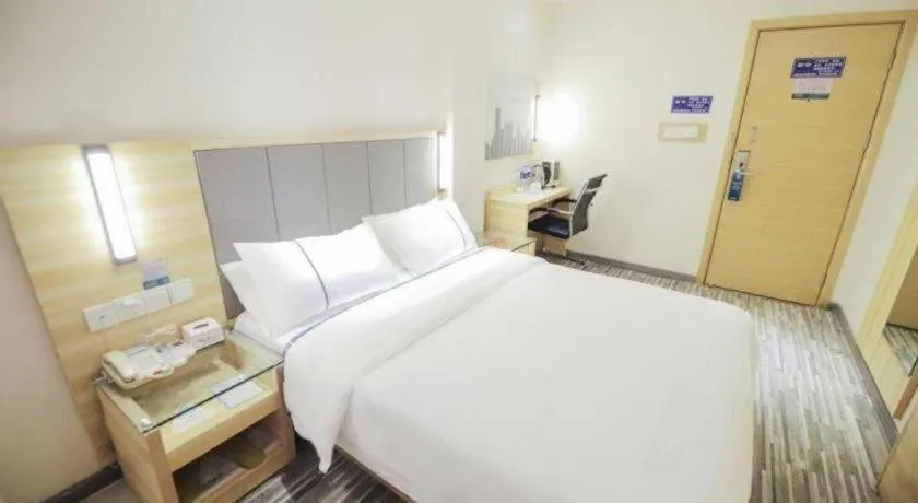 Bed in City Comfort Inn Changsha Window of the World Zhongmao City