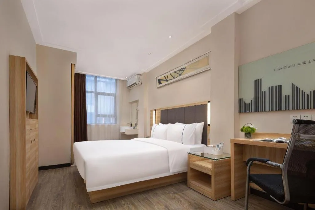 Bed in City Comfort Inn Changsha Window of the World Zhongmao City