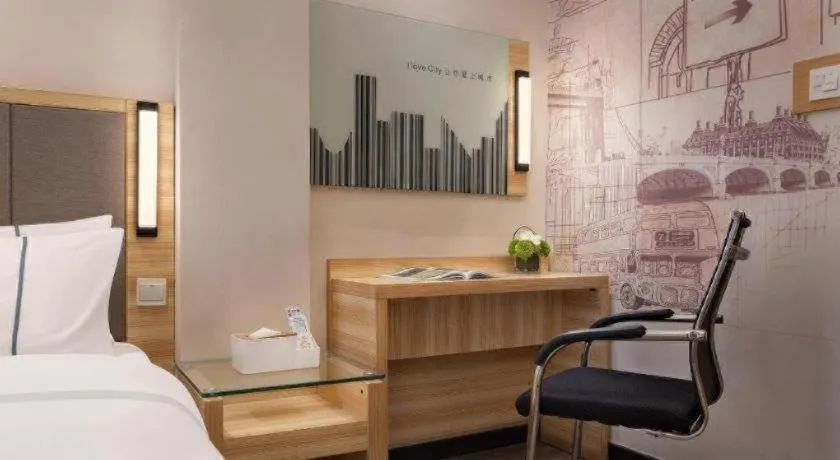 Bed in City Comfort Inn Changsha Window of the World Zhongmao City