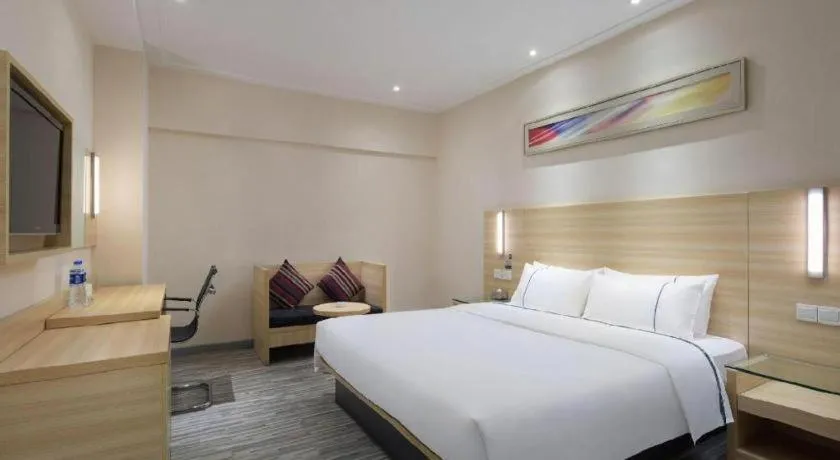 Bed in City Comfort Inn Changsha Window of the World Zhongmao City