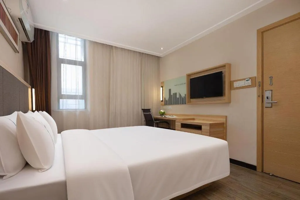 Bed in City Comfort Inn Changsha Window of the World Zhongmao City