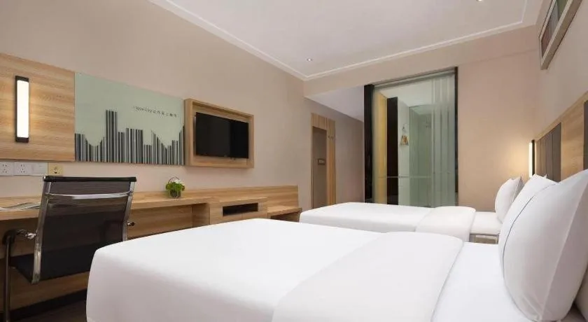Bed in City Comfort Inn Changsha Window of the World Zhongmao City