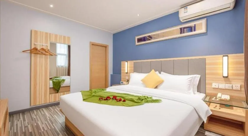 Bed in City Comfort Inn Changsha Window of the World Zhongmao City