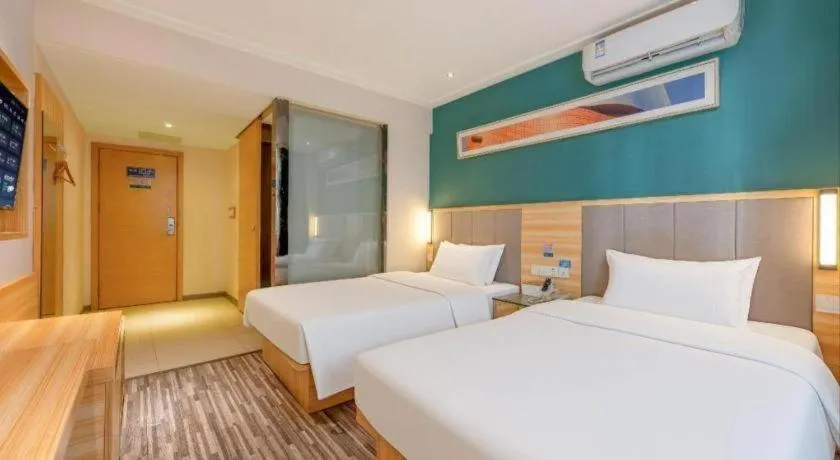 Bed in City Comfort Inn Changsha Window of the World Zhongmao City