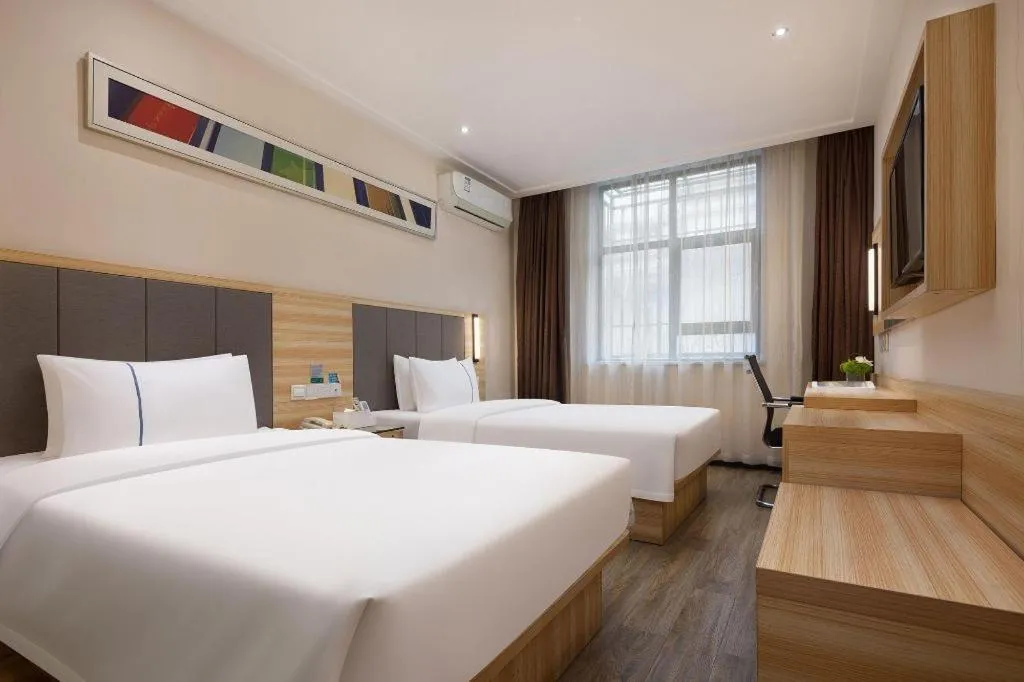 Bed in City Comfort Inn Changsha Window of the World Zhongmao City